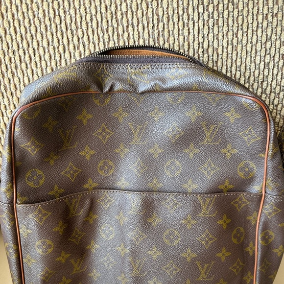 Vintage authentic Louis Vuitton Crossbody Bag. - Picture 2 of 10